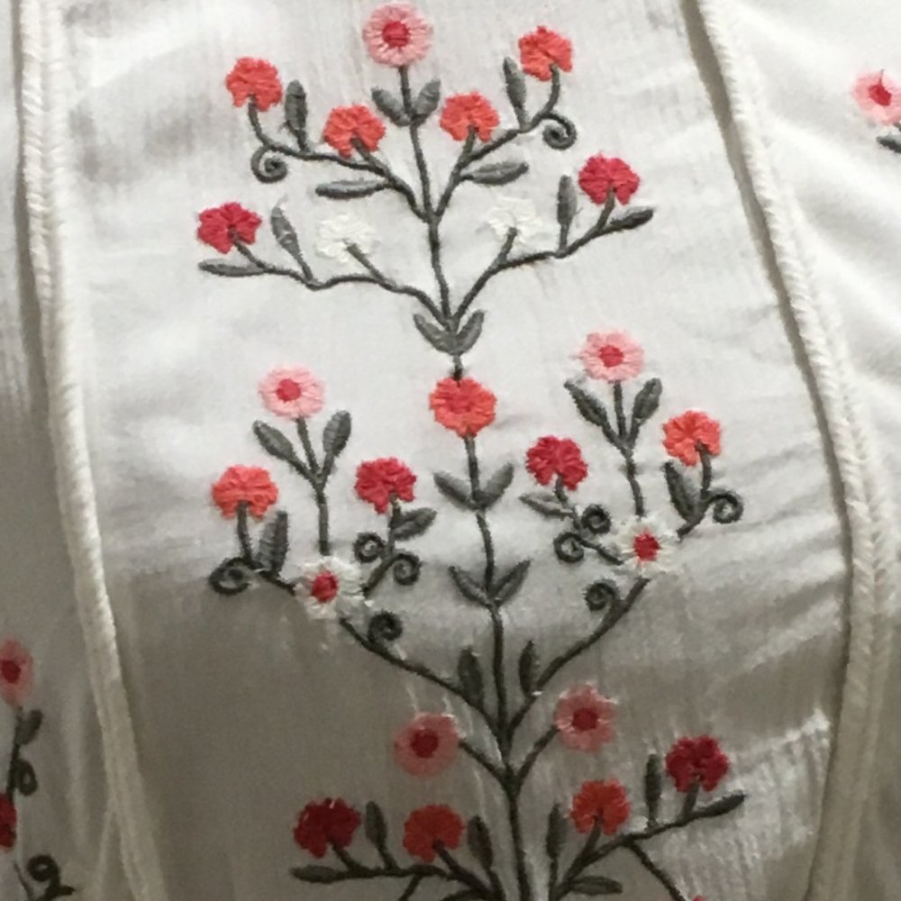 Willow & Clay Floral Embroidered Tassel Trim Top - Picture 9 of 9